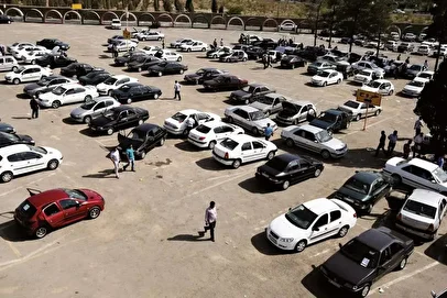 بازار خودرو روی دنده معکوس/ ریزش ۳۰۰ میلیون تومانی قیمت‌ها در ۳ هفته + جدول